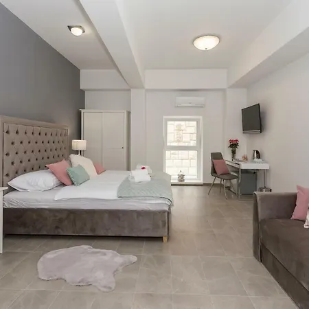 Pensión Luxury Saint Jacob 4*
