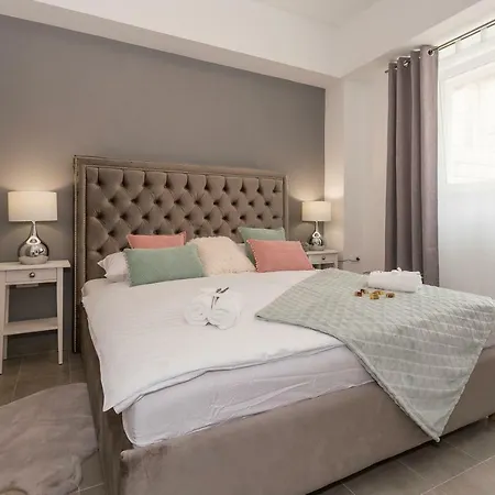 Pensión Luxury Saint Jacob 4*